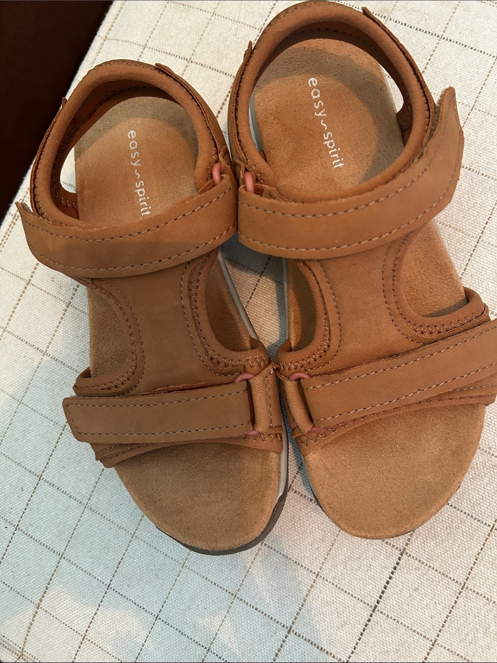 Easy Spirit Women’s Tan Suede Sandals/Size 6M - Picture 4 of 7